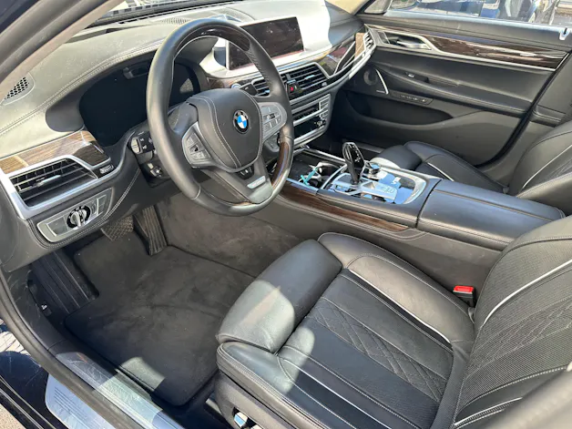 BMW M760Li xDrive Sport Getriebe