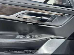 BMW M760Li xDrive Sport Getriebe