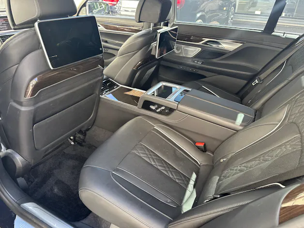 BMW M760Li xDrive Sport Getriebe