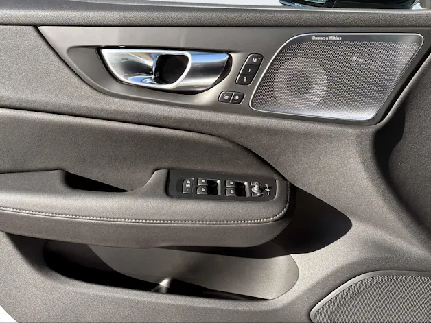 Volvo V60 T8 eAWD Plug in Hybrid Ultra Dark Geartronic