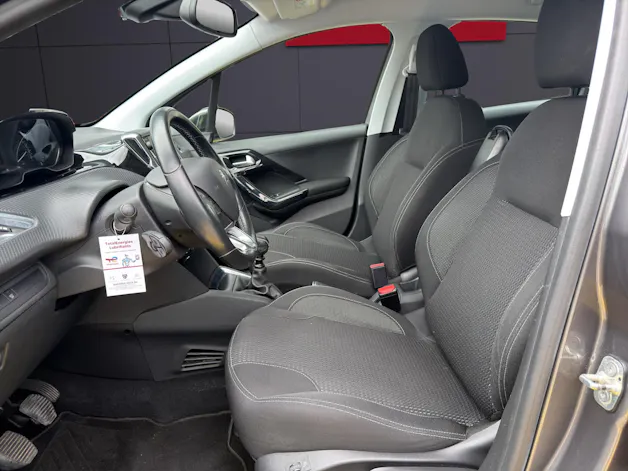 PEUGEOT 208 1.2 Allure