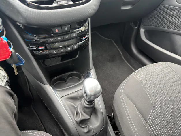 PEUGEOT 208 1.2 Allure