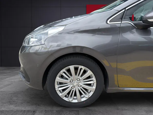 PEUGEOT 208 1.2 Allure
