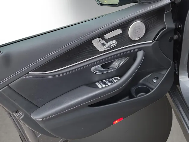 Mercedes-Benz E 220 d T AMG Line 9G-Tronic