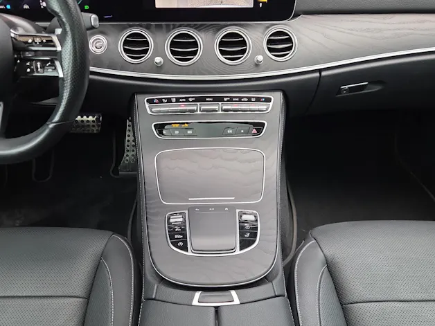 Mercedes-Benz E 220 d T AMG Line 9G-Tronic