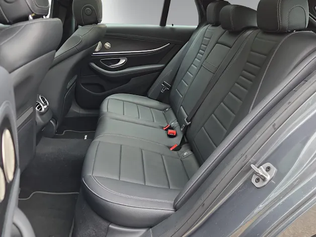 Mercedes-Benz E 220 d T AMG Line 9G-Tronic