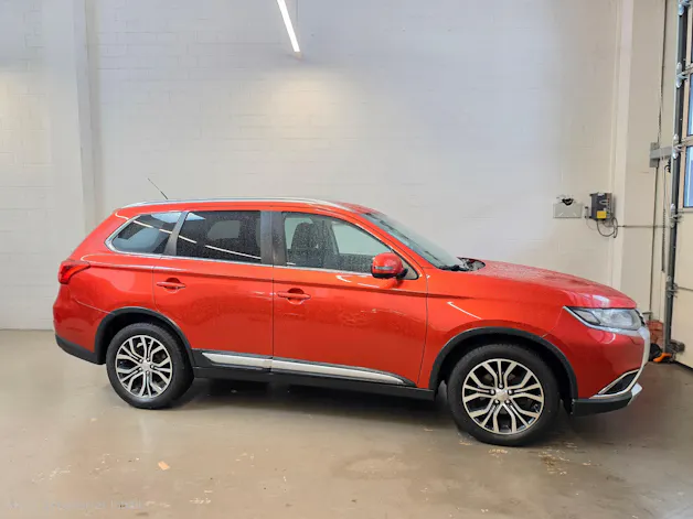 Mitsubishi Outlander 2.2 DID Style 4WD Automatic 7 Sitzplätze