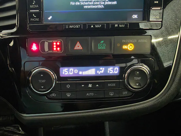 Mitsubishi Outlander 2.2 DID Style 4WD Automatic 7 Sitzplätze