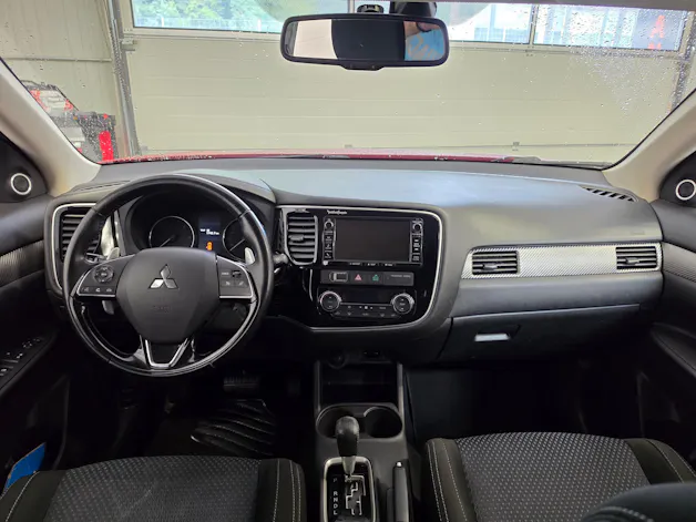 Mitsubishi Outlander 2.2 DID Style 4WD Automatic 7 Sitzplätze