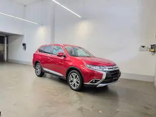 Mitsubishi Outlander 2.2 DID Style 4WD Automatic 7 Sitzplätze