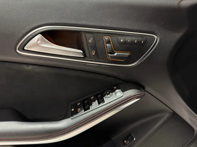 Mercedes-Benz CLA 250 AMG Line 7G-DCT 4Matic | 1.Hand | CH |