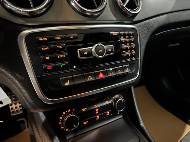 Mercedes-Benz CLA 250 AMG Line 7G-DCT 4Matic | 1.Hand | CH |