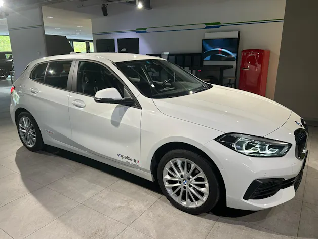 BMW 118i Essential Edition Steptronic