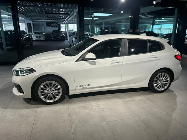 BMW 118i Essential Edition Steptronic