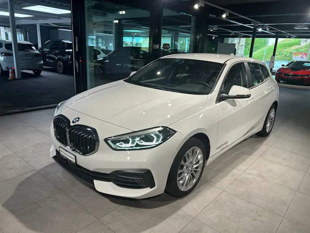BMW 118i Essential Edition Steptronic