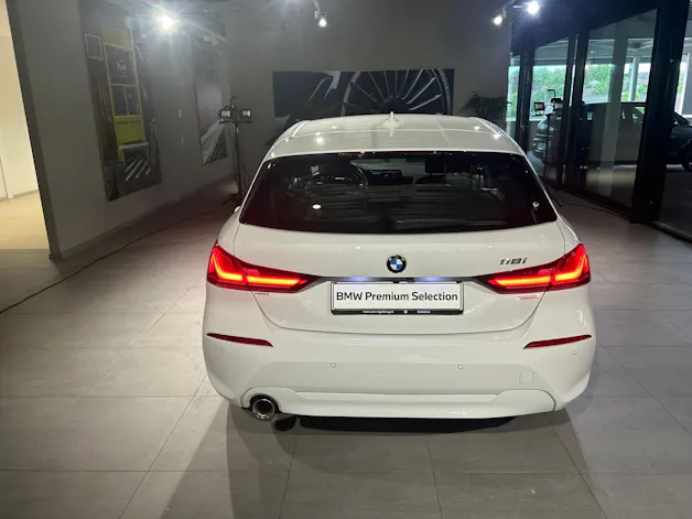 BMW 118i Essential Edition Steptronic