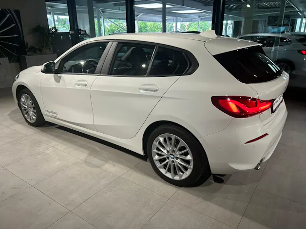 BMW 118i Essential Edition Steptronic