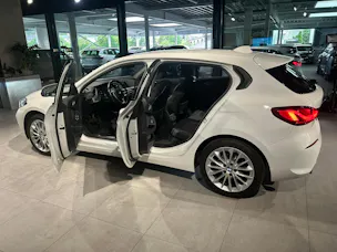 BMW 118i Essential Edition Steptronic