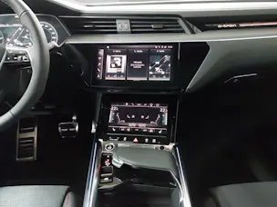 Audi Q8 50 e-tron Black Edition quattro