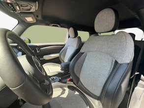 https://vehicle.imgix.net/4339549/1508c102-f22e-4fcf-89e6-66901fc736cd.jpg
