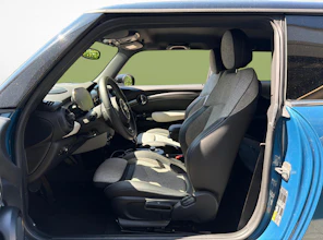 https://vehicle.imgix.net/4339549/39c4e3a1-ed14-411e-a3bf-80ab2397814e.jpg