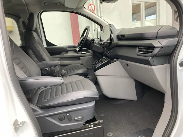 Ford Tourneo C Bus 320 L1 2.0 EcoBlue 170 Titanium X  4x4