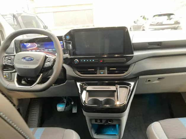 Ford Tourneo C Bus 320 L1 2.0 EcoBlue 170 Sport