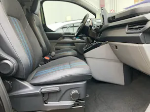 Ford Tourneo C Bus 320 L1 2.0 EcoBlue 170 Sport