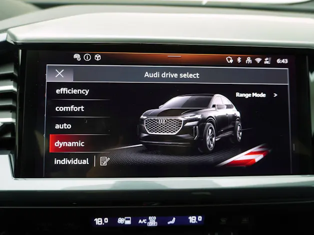 AUDI Q4 e-tron Sportback 55 S line quattro