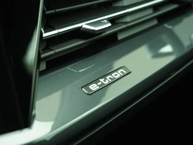 AUDI Q4 e-tron Sportback 55 S line quattro