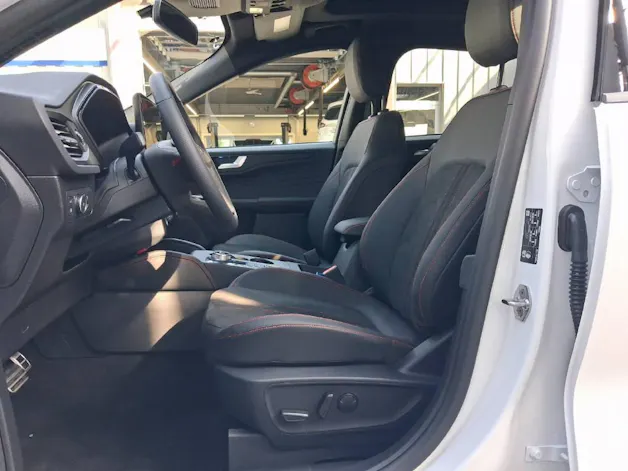 FORD Kuga 2.5 Plug-in Hybrid ST-Line X - White Edition