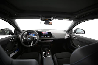 https://vehicle.imgix.net/4339860/3d383cfd-6b6e-4929-b631-4b4dd254a104.jpg
