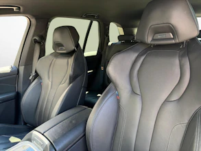 https://vehicle.imgix.net/4339958/285d7042-78a9-4c9e-a3f6-9eb51c4a89cf.jpg
