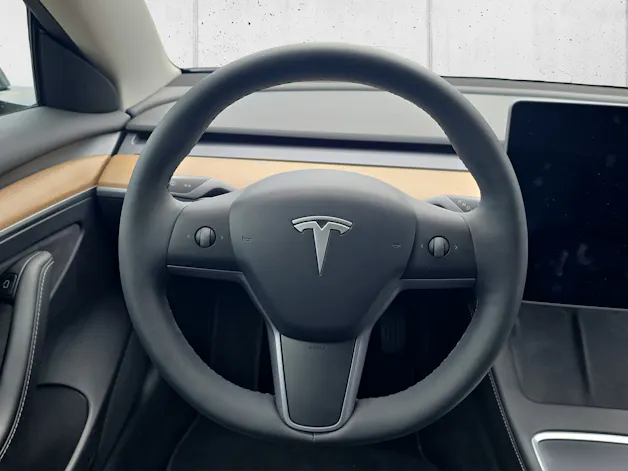 Tesla Model 3 Long Range D