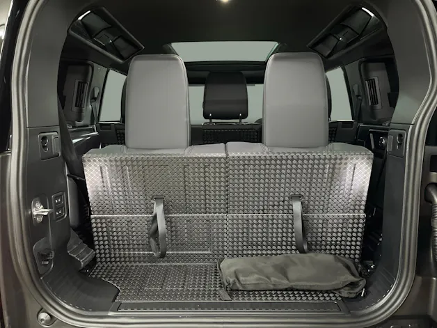 Land Rover Defender 110 3.0 D I6 250 X-Dynamic SE