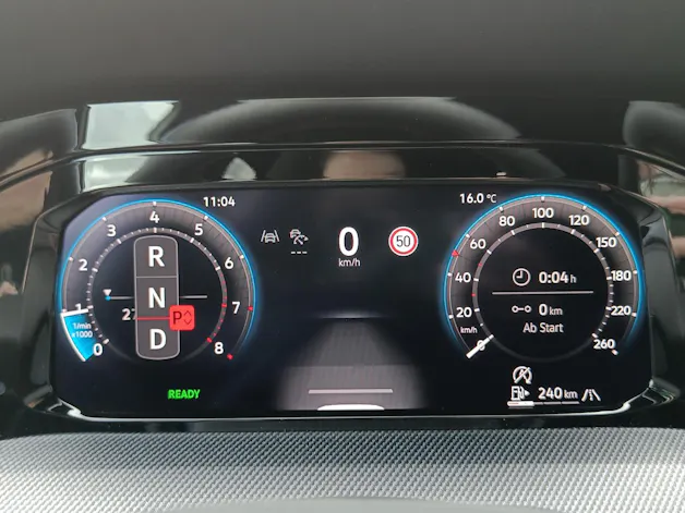 VW Golf VIII 1.5 eTSI R-Line DSG Black Style*5J Garantie*8-Fach Räder*