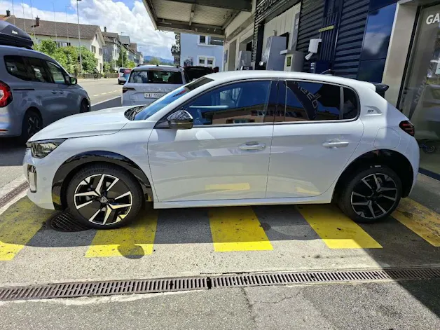 Peugeot 208 1.2 Hybrid 145 GT