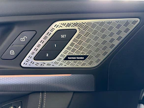 https://vehicle.imgix.net/4340349/9fb18a79-0182-4a7b-a2d8-fa169269dddd.jpg