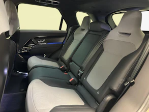 https://vehicle.imgix.net/4340403/a1fbd6ad-6bb6-4ad8-b938-46cb0ef0ad98.jpg