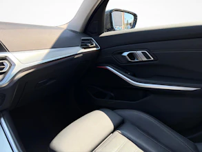 https://vehicle.imgix.net/4340479/40751555-45ff-4c34-949a-cf393266d939.jpg