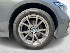 https://vehicle.imgix.net/4340479/b7479a0b-9c8b-4edc-895e-e10d8595f733.jpg