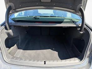 https://vehicle.imgix.net/4340479/ccb504c5-165d-4269-adf9-1a7becfcc131.jpg