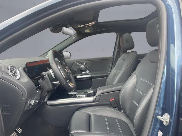 Mercedes-Benz EQA 300 Swiss Star AMG Line 4matic