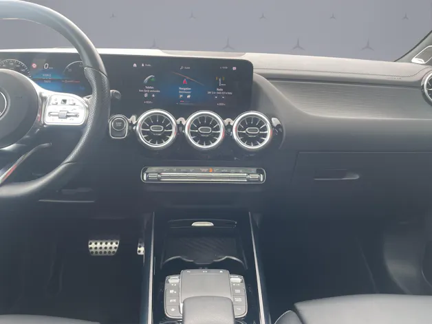 Mercedes-Benz EQA 300 Swiss Star AMG Line 4matic