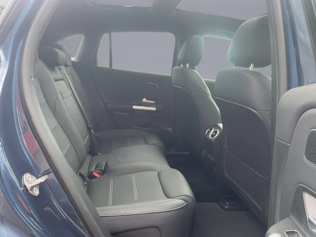 Mercedes-Benz EQA 300 Swiss Star AMG Line 4matic