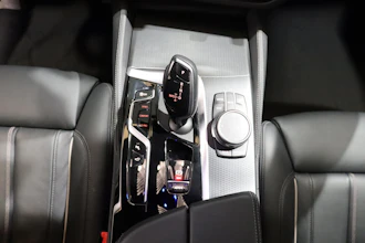 https://vehicle.imgix.net/4340895/ef6d64ca-de81-4cfe-ba47-6484d19b5080.JPG
