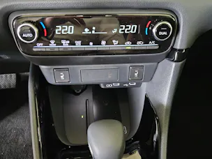 Toyota Yaris 1.5 VVT-i HSD Premium