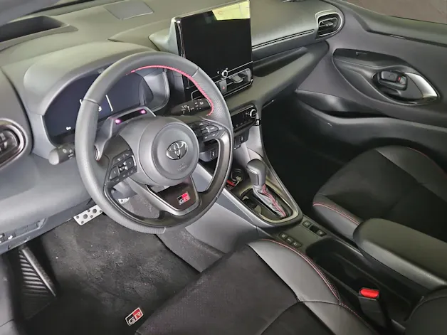Toyota Yaris 1.5 VVT-i HSD GR Sport