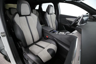 https://vehicle.imgix.net/4340948/c2e7dc60-1873-4749-b12d-ef2561017857.jpg