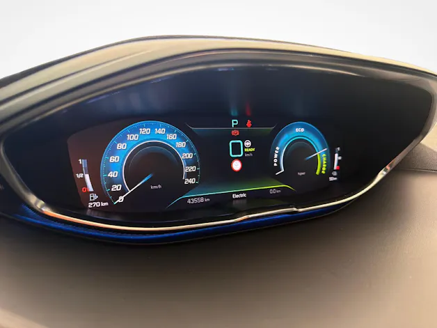 PEUGEOT 3008 1.6 Plug-in Hybrid4 GT